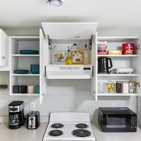 One Bedroom Apartment Moncton North ! Ngoại thất bức ảnh