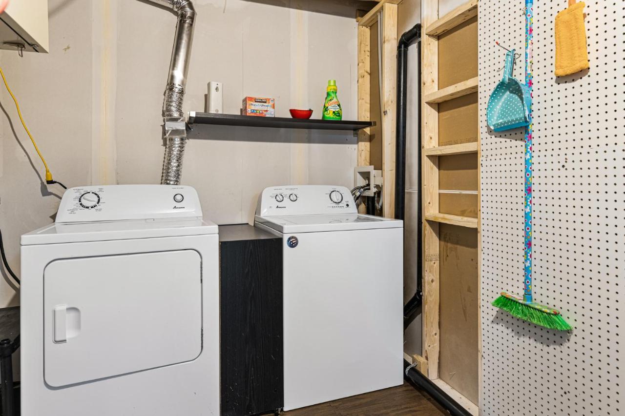 One Bedroom Apartment Moncton North ! Ngoại thất bức ảnh